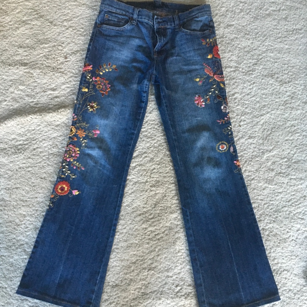 Vintage Arden B embroidered flare leg jeans.  Size 6.   31.5” inseam.